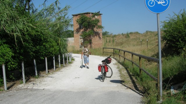 Non sparate sulle bici!