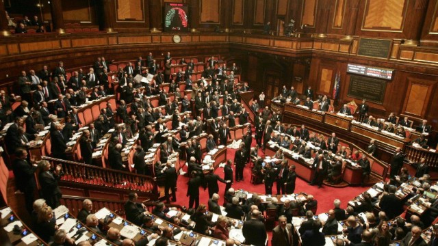 Riforma del Senato, via libera al ddl Boschi