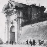Ancona, Porta Pia agli inizi del ‘900, quando ancora vi passava sotto il tram (foto tratta da: www.fitelmarche.it)
