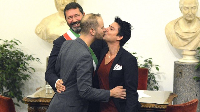 La resa dei conti del Consiglio di Stato: illegittime le trascizioni delle nozze gay celebrate all’estero