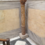 12) Colonna in legno scolpito presso la sede Inrca di Villa Gusso in via Santa Margherita, molto probabilmente proveniente dalla Chiesa di Sant’Anna dei Greci