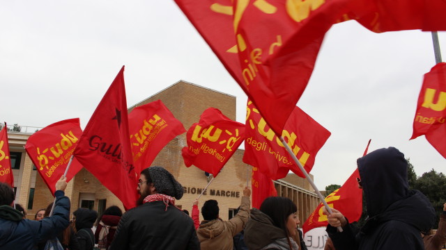 Studenti, animato presidio in Regione